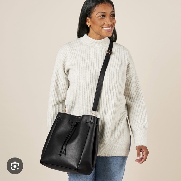 Thirty One Gifts Crossbody Bucket Bag *Discontinued Purse Design* - Picture 6 of 6